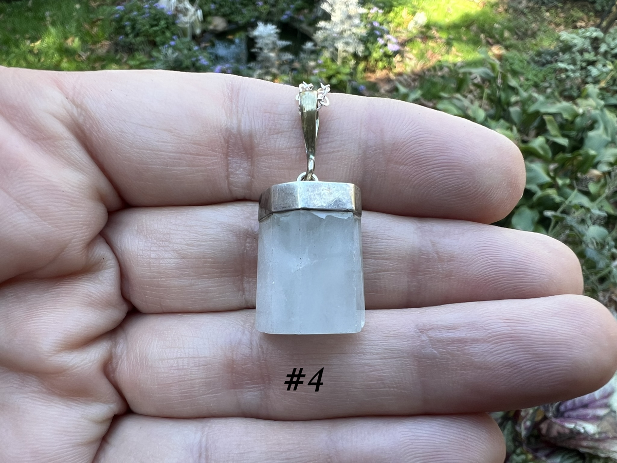 Aquamarine Pendant - Gem Realm 